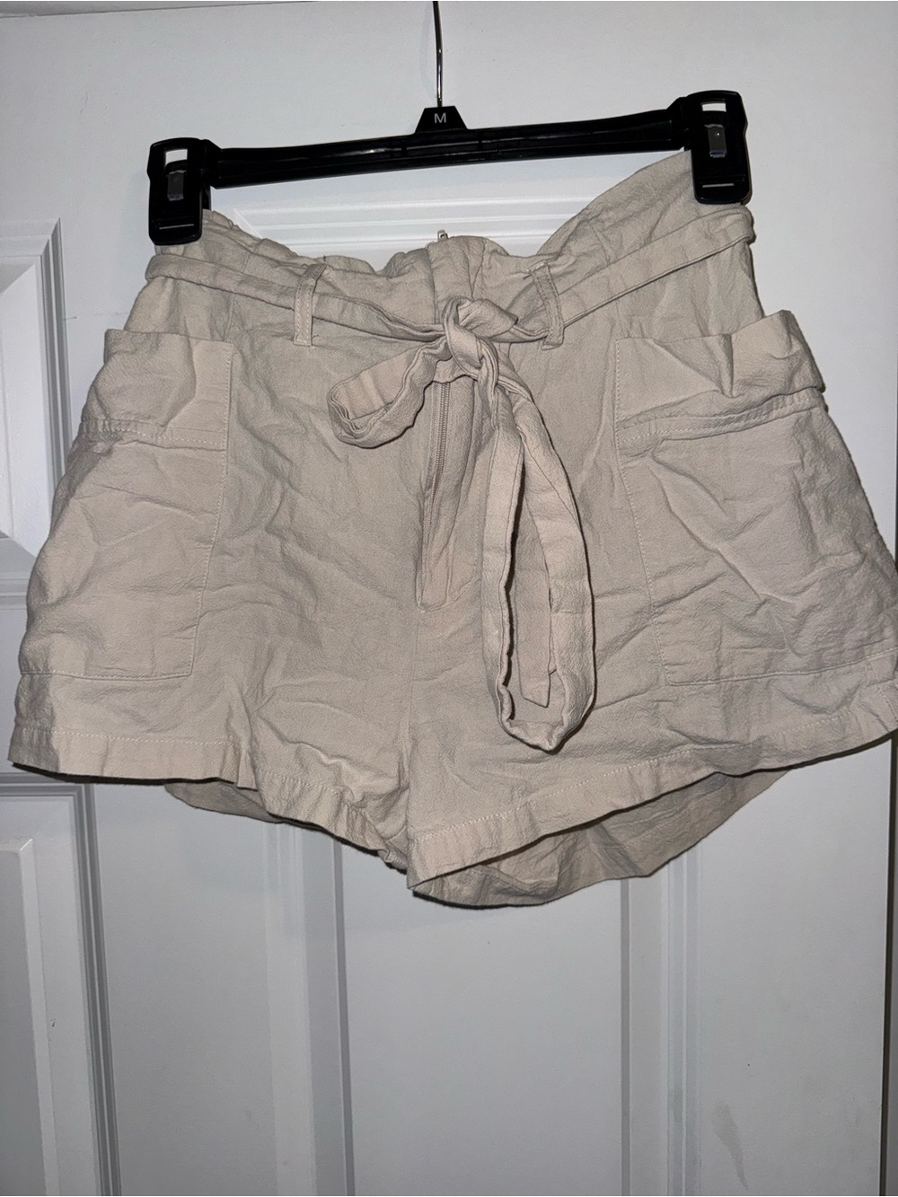 La Hearts High-Waist Tie-Belt Shorts - Cream